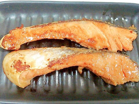 とっても簡単！ フライパンで鮭のまろやか西京焼き風